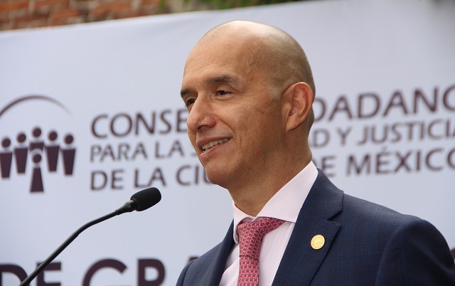 Salvador Guerero Chiprés, presidente del Consejo Ciudadano para la Seguridad y la Justicia de la CDMX –instancia vínculo entre el ciudadano y las autoridades capitalinas–, alertó que cuando alguien esté siendo víctima de los “montachoques” debe denunciarlo como un “intento de extorsión” “un fraude” y no como un incidente de tránsito.