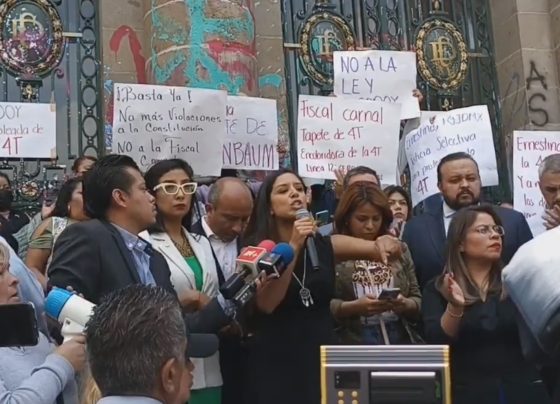 Ayer ocurrió un hecho inédito, que ni en los tiempos más duros de la vieja guardia priísta: el cuerpo de granaderos –que ya no son granaderos– de la jefa de Gobierno, Claudia Sheinbaum tomó el Congreso de la Ciudad de México y sustituyó a la oposición, pues fueron los propios policías quienes le impidieron a los diputados del PAN