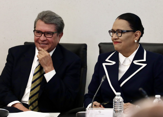 Encuentro espontáneo entre los dos principales aspirantes de Morena a la Jefatura de Gobierno de la CDMX: la secretaria de Seguridad y Protección Ciudadana, Rosa Icela Rodríguez fue recibida por Ricardo Monreal.