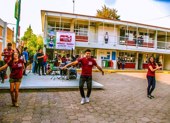 on la intención de motivar a más jóvenes a unirse al proyecto de educación integral con valores “Escuelas para la Vida”, alumnos realizaron demostraciones de música, danza y box en diversos planteles educativos de la alcaldía Tláhuac.