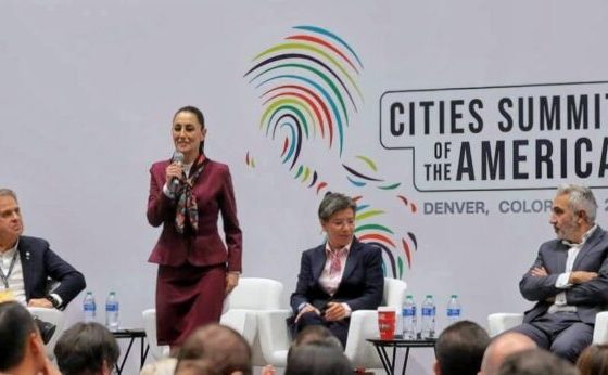 Para la jefa de Gobierno, Claudia Sheinbaum, los proyectos ambientales y de transporte público deben realizarse con justicia social, así lo expuso al participar en la Cumbre de Ciudades de las Américas, que se realizó miércoles y jueves en Denver,