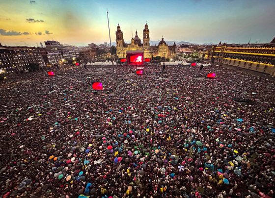 La jefa de Gobierno de la Ciudad de México Claudia Sheinbaum dio a conocer que el concierto de la agrupación musical “Los Fabulosos Cadillacs” efectuado en el Zócalo capitalino dejó una derrama económica de aproximadamente 980 millones de pesos.