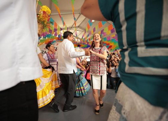 La jefa de Gobierno de la Ciudad de México Claudia Sheinbaum no se mueve de su postura política de que sea una encuesta en vivienda, “tal como lo establecen los estatutos”, el método de selección del candidato presidencial de Morena para 2024.