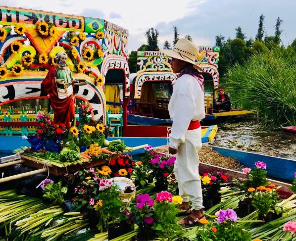 San Pedro Tláhuac es el corazón de nuestra Alcaldía y tiene una riqueza cultural e histórica maravillosa, muestra de ellos son las tradiciones que nos dan una identidad única, señaló la alcaldesa Berenice Hernández Calderón, en el marco de la festividad en honor al Santo Patrono de dicha comunidad.