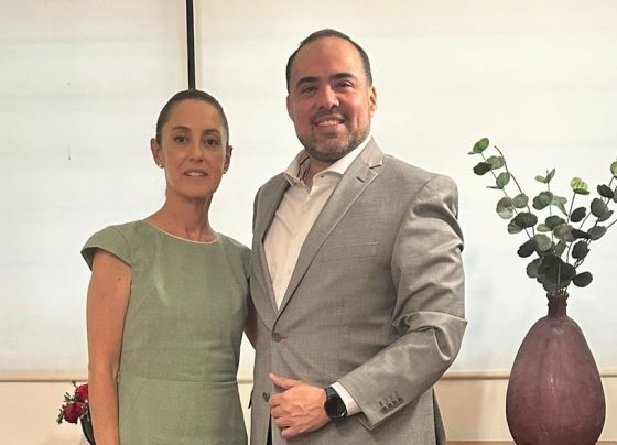 El 'Chimoltrufio' Gonzalo Espina así como dice una cosa, dice otra. Ayer calificaba de "mamarracho" al presidente López Obrador y hoy a poya a Claudia Sheinbaum, de quien dice es más panista que Xóchitl Gálvez.