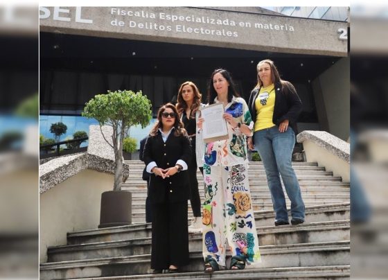 Dejando en claro que no lo hizo en su calidad de alcaldesa de Álvaro Obregón, sino “como ciudadana”, Lía Limón presentó este lunes una denuncia ante la Fiscalía Especializada en Materia de Delitos Electorales, de la Fiscalía General de la República, en contra de la ex jefa de gobierno de la CDMX y corcholata de Morena, Claudia Sheinbaum. FOTO: X Lía Limón