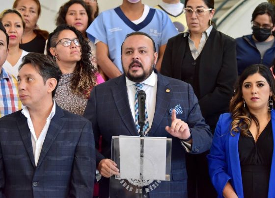 Diputados de oposición exigieron a la Contraloría General de la Ciudad de México, así como al Instituto Electoral capitalino que investiguen al secretario de Obras y Servicios, Jesús Antonio Esteva, por su presunta participación en la pinta de bardas para promover a Claudia Sheinbaum, corcholata presidencial de Morena. FOTO: Archivo PAN Congreso CDMX