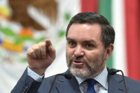 Desde el Congreso de la Ciudad de México, y tras la publicación periodística que el móvil del atentado contra el periodista Ciro Gómez Leyva pudo ser político, el coordinador panista, Federico Döring, se lanzó contra la Fiscalía capitalina. FOTO: Congreso CDMX