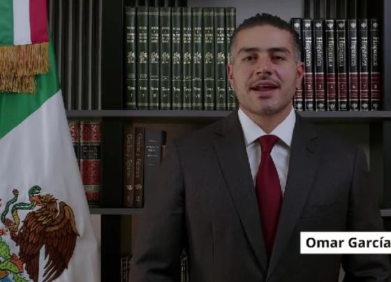 Si Clara no se vuelve competitiva, la némesis, el castigo para los morenistas será que Sheinbaum les imponga a Omar García Harfuch como candidato, un policía señalado por el propio gobierno de Morena como implicado en la manipulada y falsa verdad histórica de Ayotzinapa. FOTO: X / Omar García Harfuch