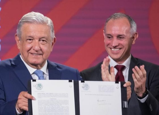 Es una gran noticia que Hugo López Gatell se vaya a inscribir para buscar la candidatura de Morena a la Jefatura de Gobierno de la Ciudad de México, porque por fin el sistema de salud pública del país y todos los mexicanos nos librearemos de este pernicioso funcionario. FOTO: Presidencia