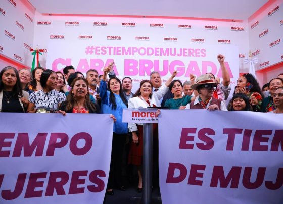 Tras registrarse como aspirante a la candidatura de Morena para la Jefatura de Gobierno de manera presencial en la sede del partido, Clara Brugada, alcaldesa de Iztapalapa con licencia, afirmó que no es una ambición personal, pues su compromiso es evitar que haya una regresión en la capital del país. FOTO: X / Clara Brugada