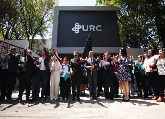 Martí Batres, jefe de Gobierno, inauguró la Universidad Rosario Castellanos (URC) Campus Santo Tomás, en la Alcaldía Miguel Hidalgo, que cuenta con una matrícula de 4 mil alumnos que estudiarán en modelos Presencial-Híbrido, Semipresencial y a Distancia-Híbrido. Es la séptima unidad académica de esta institución construida con la visión de transformar la Educación en un derecho para todas y todos los jóvenes.  