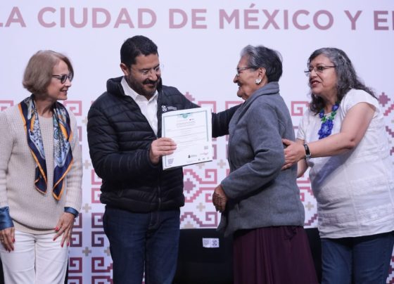 Busca GCDMX que la población de más de 15 años acceda gratuitamente al Programa de Alfabetización para 25 mil personas mayores de 15 años, además de facilitar el término de la educación primaria a 70 mil adultos y la secundaria a 170 mil. FOTO: GCDMX