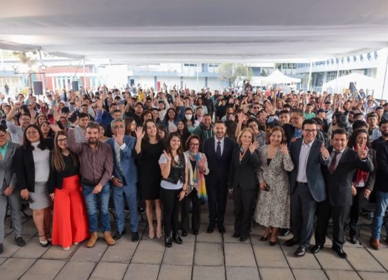 Martí Batres, jefe de Gobierno, encabezó la ceremonia de inicio del Ciclo Escolar 2023-II de la Universidad Rosario Castellanos (URC), en el Campus Gustavo A. Madero, donde ante la comunidad estudiantil y docente, señaló que esta institución académica, se consolida como un modelo educativo de calidad.