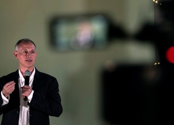 Aunque diga que no, sin duda algo debe andar mal con la consciencia de Hugo López Gatell, conocido popularmente como el “doctor muerte”, porque en la opinión pública se ha considerado mayoritariamente que fue pésima su actuación como coordinador de las acciones gubernamentales para enfrentar la crisis de la pandemia por covid 19. FOTO: X / Gatell