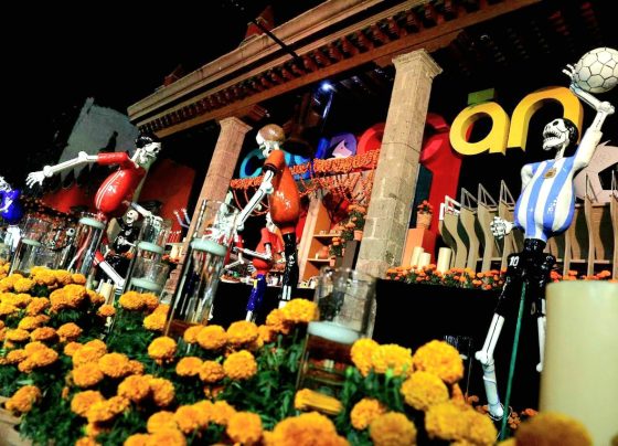 “Quiero pedirles que guardemos un minuto de silencio por quienes perdieron la vida a causa del paso del huracán Otis en el estado de Guerrero y en memoria de nuestros hermanos en Acapulco, así como en solidaridad con quienes viven estos momentos difíciles”, dijo el Alcalde Giovani Gutiérrez. FOTOS: Especial / CDMX