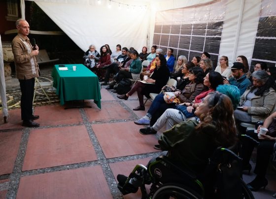 Esa “asamblea informativa” fue una farsa. Gatell difundió un tuit en su cuenta de X, en el que pretende hacer creer que convocó a multitudes, y cuando mucho había 25 personas. FOTO: X / López Gatell
