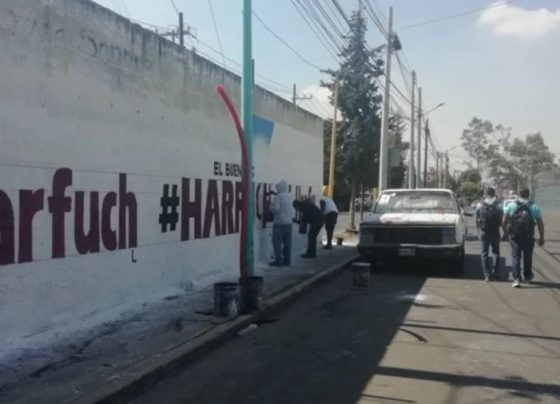 Desde ya, iniciará una carrera entre los brigadistas de Clara Brugada y Omar García Harfuch contra los alcaldes y probablemente el jefe de Gobierno, pues los primeros ya tapizaron la ciudad de bardas y pendones promoviéndose hacia 2024 y seguramente continuarán, mientras que las autoridades mencionadas tienen 15 días para “blanquear bardas” y quitar cualquier tipo de propaganda, pues se presume que ya es una campaña anticipada. FOTO: X / @JoeCast84