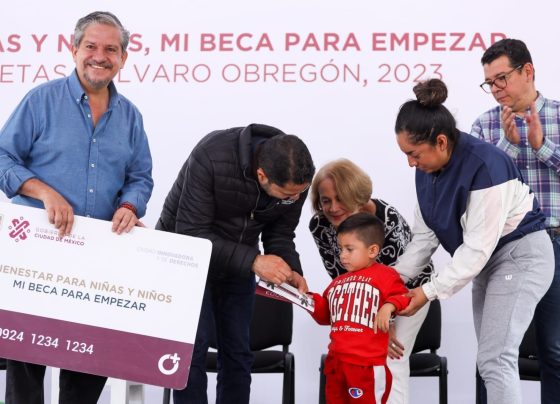 Este fin de semana, el jefe de Gobierno de la Ciudad de México, Martí Batres entregó escrituras a familias y tarjetas de los programas educativos de la capital del país, para habitantes de la Alcaldía Álvaro Obregón, la tercera más poblada de la Ciudad de México. FOTO: GCDMX