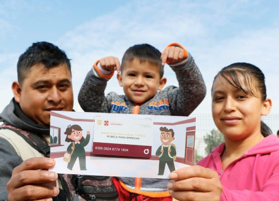 Martí Batres, Jefe de Gobierno inició con la segunda fase de entrega de recursos del Programa “La Escuela es Nuestra - Mejor Escuela” a representantes de 700 planteles de educación pública básica de las 16 Alcaldías, que beneficiará a 315 mil 558 alumnos. FOTO: GCMDX