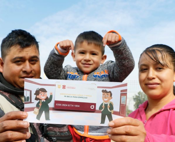 Martí Batres, Jefe de Gobierno inició con la segunda fase de entrega de recursos del Programa “La Escuela es Nuestra - Mejor Escuela” a representantes de 700 planteles de educación pública básica de las 16 Alcaldías, que beneficiará a 315 mil 558 alumnos. FOTO: GCMDX