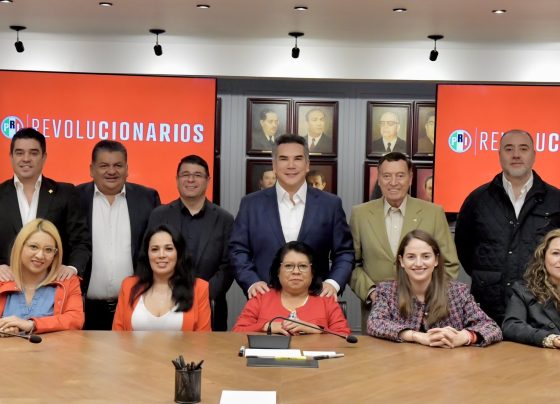 El PRI le dio ayer el “tiro de gracia”, pues su líder nacional, Alejandro Moreno Alito cerró filas con los ocho diputados priístas en el Congreso de la Ciudad de México, y acordaron todos votar en bloque contra Godoy. FOTO: PRI
