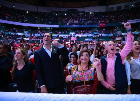 Los dos principales aspirantes de Morena a la candidatura para la Jefatura de Gobierno Clara Brugada y Omar García Haruch participaron en una reunión de la militancia del Partido con su virtual candidata presidencial Claudia Sheinbaum, en la Arena México. FOTO: Especial / CDMX Magacín