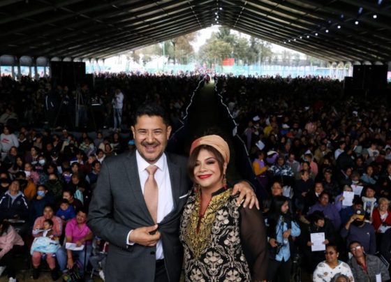 “Es una persona a la que aprecio, reconozco y lo va a hacer muy bien. Y así como impulsó cambios en Iztapalapa con las famosas UTOPÍAS, o la avenida más iluminada de la ciudad, que es Ermita, que eso genera igualdad", destacó Batres. FOTO: GCDMX