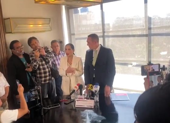 La alcaldesa en Cuauhtémoc Sandra Cuevas dijo que le puso “pausa” a su relación con la alianza “Va X la Ciudad de México”, conformada por el PRI, PAN y PRD, éste último que la postuló en 2021 para el cargo que hoy ostenta y hacia 2024 acordaron no darle candidatura alguna. FOTO: FOTO: Video X / Sandra Cuevas