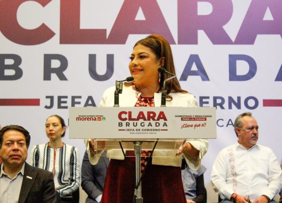 La precandidata única de Morena para la Jefatura de Gobierno Clara Brugada aseveró que en 2024, los habitantes de la Ciudad de México elegirán entre dos opciones: la corrupción que representa el “cártel inmobiliario” o la “honestidad que significa la Cuarta Transformación”. FOTO: Campaña Brugada