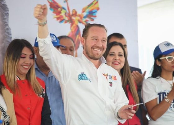 El precandidato de la coalición Va por la Ciudad de México” a la Jefatura de Gobierno, Santiago Taboada aseveró ante militantes y simpatizantes en la Alcaldía Iztacalco que llegará caminando de dicha demarcación territorial al Zócalo capitalino en el 2024, para su toma de protesta. FOTO: Campaña Taboada