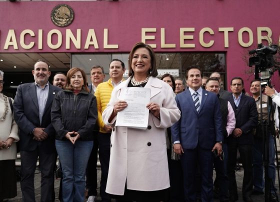 La precandidata del PAN, PRI Y PRD, Xóchitl Gálvez, acudió a las oficinas del Instituto Nacional Electoral a presentar una denuncia en contra de la precandidata de Morena, Claudia Sheinbaum y sus partidos políticos aliados PT y PVEM por presunto financiamiento ilícito para costear su precampaña, lo que vulnera los principios constitucionales de imparcialidad, neutralidad y equidad. FOTO: EspecialLa precandidata del PAN, PRI Y PRD, Xóchitl Gálvez, acudió a las oficinas del Instituto Nacional Electoral a presentar una denuncia en contra de la precandidata de Morena, Claudia Sheinbaum y sus partidos políticos aliados PT y PVEM por presunto financiamiento ilícito para costear su precampaña, lo que vulnera los principios constitucionales de imparcialidad, neutralidad y equidad. FOTO: Especial