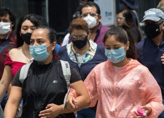 Cuando parecía que la fuerza del covid-19 había disminuido, el 11 de diciembre de 2023 se detectó en la Ciudad de México el primer caso en el país de su nueva variante: JN-1, conocida como pirola.  Las opiniones se dividen sobre la magnitud de su riesgo: algunos no la consideran de gravedad; otros, que sí es de cuidado. Foto: Especial