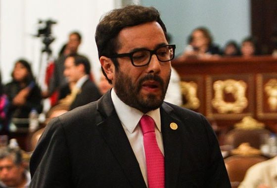 Tal es la desesperación de Morena en la CDMX, que ya ni siquiera se percatan que hacen el ridículo, como le ocurre a Víctor Hugo Romo, el derrotado ex alcalde de la Miguel Hidalgo que tuvo que conformarse con una candidatura a diputado local este año. FOTO: Archivo Congreso CDMX