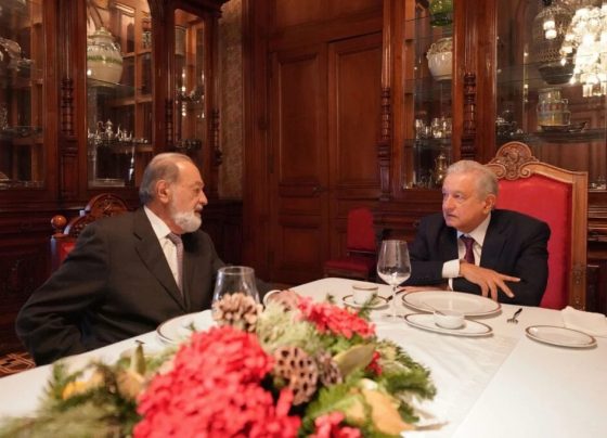 Ni de cara a la entonces jefa de Gobierno, Claudia Sheinbaum, y mucho menos ante el presidente Andrés Manuel López Obrador, el empresario Carlos Slim se atrevió a mentir, a propósito de la tragedia en la Línea 12 del Metro, ocurrida el 3 de mayo de 2021, que dejó como saldo 27 muertos –no 26 como se ha dicho–, pues el gobierno capitalino intentó ocultar el fallecimiento de un menor de edad por el desplome. FOTO: Archivo Presidencia