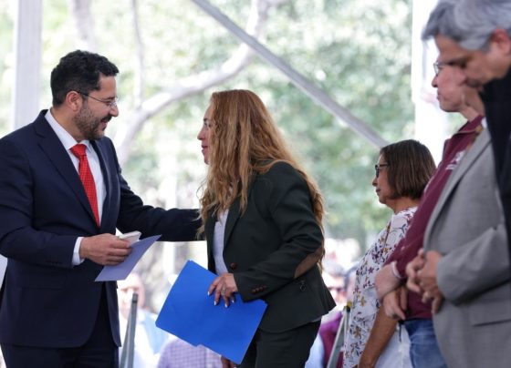 El jefe de Gobierno, Martí Batres hizo entrega de mil licencias-credenciales a personas trabajadoras no asalariadas de la Ciudad de México, cuyo objetivo es otorgarles identidad formal, certeza jurídica y reconocimiento a sus derechos como parte del conglomerado económico de la capital.