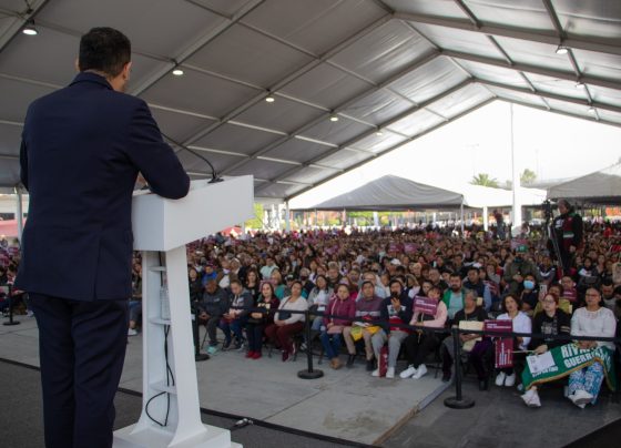 Con el objetivo de apoyar a las escuelas en el mantenimiento y mejora de infraestructura e instalaciones, el jefe de Gobierno, Martí Batres, entregó recursos a mil 401 planteles de educación básica, de un total de 2 mil 731, como parte del programa “La Escuela es Nuestra-Mejor Escuela”. FOTO: GCMX