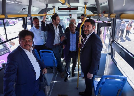 Como parte de la renovación del transporte público en la Ciudad de México, el jefe de Gobierno, Martí Batres, presentó las nuevas unidades de la empresa Aragón Movin, que sustituirán a los microbuses de las rutas 58 y 88, con beneficio para 50 mil habitantes de las alcaldías Gustavo A. Madero, Venustiano Carranza y Cuauhtémoc. FOTO: GCDMX