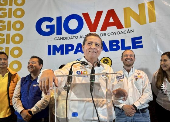 En el primer minuto del día, el alcalde Giovani Gutiérrez arrancó su campaña para reelegirse en Coyoacán, abanderado por la alianza Va X la Ciudad de México, y de acuerdo con estudios serios de opinión pública tiene una ventaja de hasta 18% por sobre su adversaria de Morena, PT y PVEM. FOTO: ESPECIAL