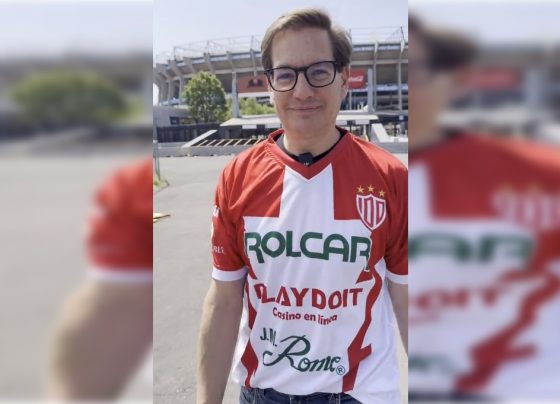 Ahora que Salomón Chertorivski dice que “una de sus grandes propuestas” (‘sic’) si gana la Jefatura de Gobierno es traerse de vuelta al Necaxa al Estadio Azteca, de verdad hay que creerle que lo hace de todo corazón, como fan de ese equipo. ¿Quién podría pensar que Chertorivski busca atraer votos con ese equipo? FOTO: Video Chertorivski