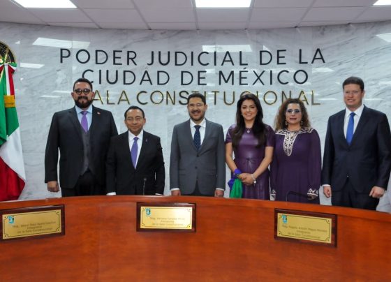 Después de que trabajadores de Participación Ciudadana se quitaran el chaleco guinda para sumarse a la campaña del aspirante opositor a la Jefatura de Gobierno, Santiago Taboada, el mandatario capitalino, Martí Batres, negó que esas personas pertenecieran a la Secretaría de Inclusión y Bienestar Social (Sibiso). Foto: GCDMX