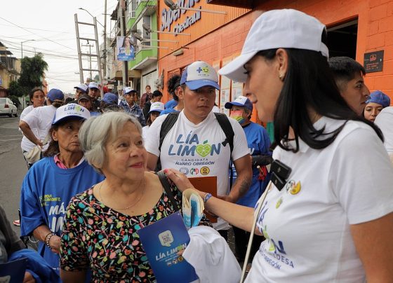 Lía Limón, candidata de la alianza PAN, PRI, PRD se comprometió a que durante sus próximos 3 años de gobierno los adultos mayores serán su prioridad, por lo que impulsará casas de día para que tengan más espacios donde puedan convivir, además continuará apoyando a las 9 casas del adulto mayor que existen en la alcaldía. FOTO: Especial