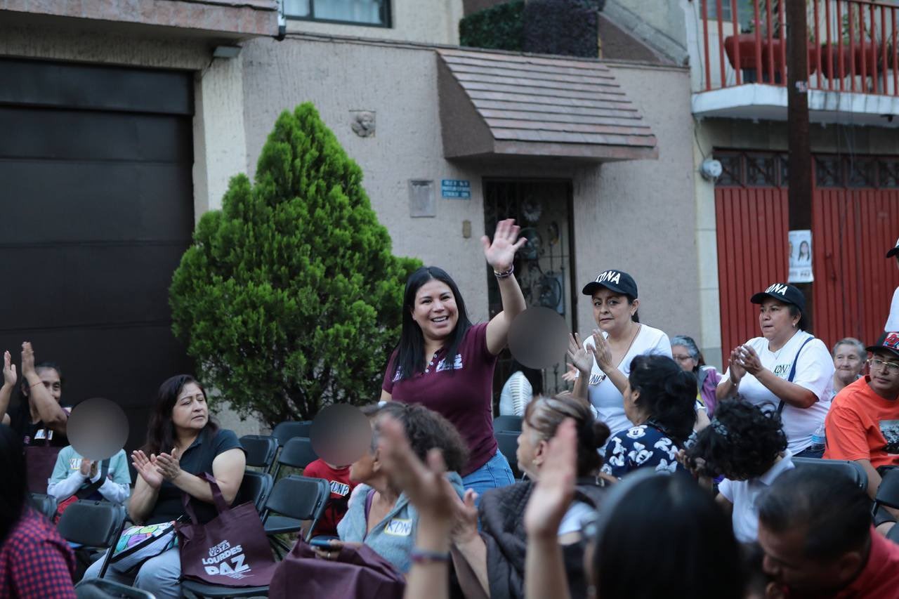 La candidata por Morena, a la Alcaldía de Iztacalco, Lourdes Paz, se reunió con integrantes de la Unión de Trabajadores y Choferes de transporte público Quetzales AC. para celebrar a los pequeños por el Día del Niño, evento en el que se comprometió a una serie de acciones para los niños y las familias puedan convivir y recrearse. FOTO: Especial