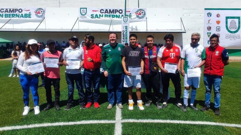 Además se continuará e impulsará con un mayor numero de elementos ciudadanos y de la policía auxiliar, mejorar la movilidad en las zonas escolares, promoviendo rutas seguras para los alumnos y padres de familia. FOTOS: Especial