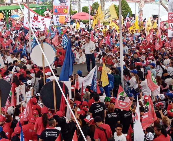 En un evento multitudinario celebrado en la explanada de la Alcaldía de La Magdalena Contreras, los candidatos a Alcalde, diputados federal y local, Luis Gerardo “El Güero” Quijano, Diana Lara y Ernesto Alarcón, y ante la presencia del candidato a Jefe de Gobierno, Santiago Taboada, cerraron su campaña proselitista ante más de 3 mil contrerenses priistas, panistas y perredistas. FOTOS: Especial