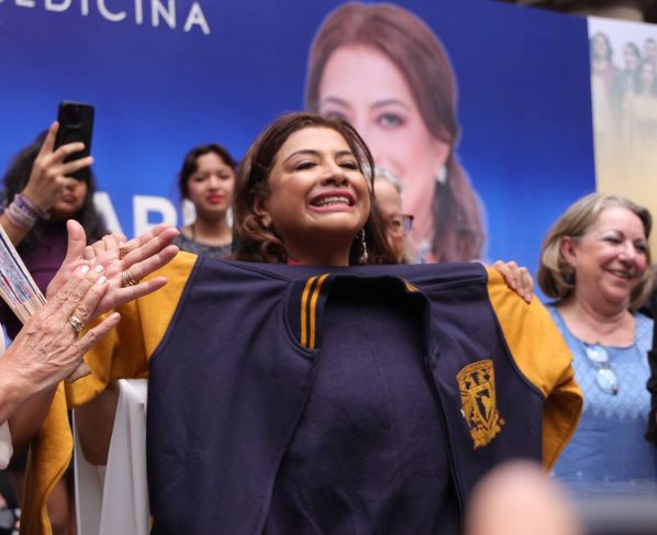 La aspirante a la Jefatura de Gobierno por Morena, PT y PVEM, Clara Brugada, prometió que, de ganar las próximas elecciones del 2 de junio, impulsará la ciencia y la tecnología en la Ciudad de México. FOTO: Especial