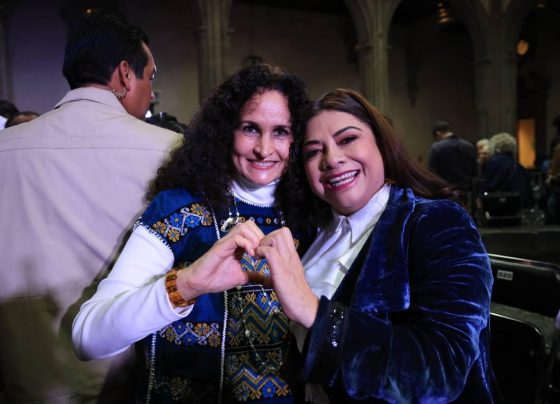 La candidata a la Jefatura de Gobierno, Clara Brugada, por la coalición “Sigamos Haciendo Historia”, recibió el respaldo de mujeres destacadas de diversos ámbitos, como Susana Harp, Regina Orozco y Paola Pabón. FOTO: Especial