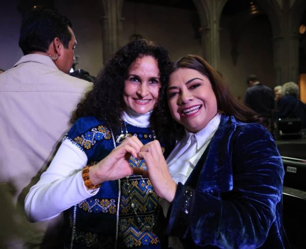 La candidata a la Jefatura de Gobierno, Clara Brugada, por la coalición “Sigamos Haciendo Historia”, recibió el respaldo de mujeres destacadas de diversos ámbitos, como Susana Harp, Regina Orozco y Paola Pabón. FOTO: Especial