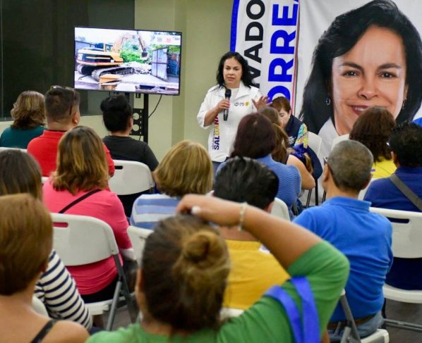 La candidata a la alcaldía de Azcapotzalco por el PAN, PRI y PRD, Margarita Saldaña Hernández, reiteró este miércoles el compromiso de su administración con el fortalecimiento del sistema educativo local. FOTO: Especial