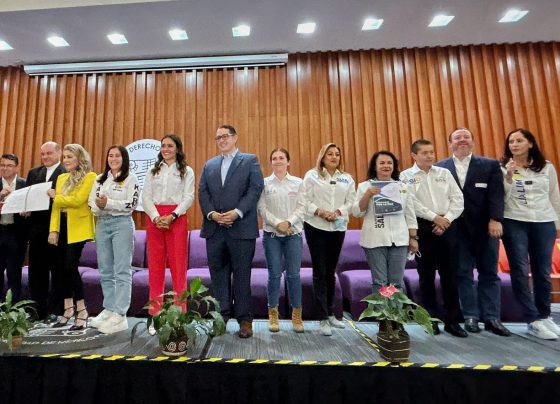 Los candidatos a alcaldes en la Ciudad de México por el PAN, PRI Y PRD firmaron este martes el Compromiso por la Paz: Estrategias de política Publicas por la Paz en la capital del país. FOTO: Especial
